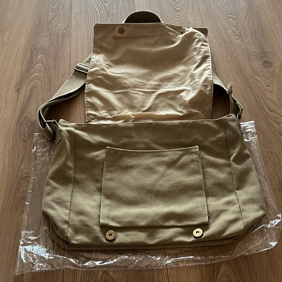 Large khaki canvas crossbody/messenger bag. - Picture 3 of 6